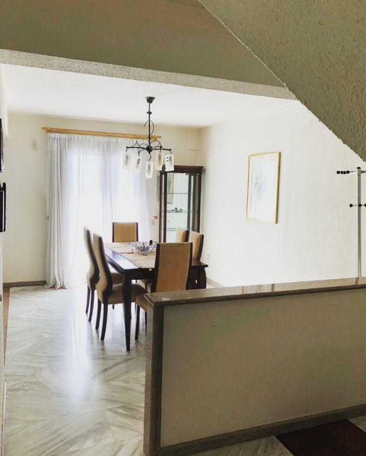 Bright & Spacious Seaview Villa 시비리 외부 사진